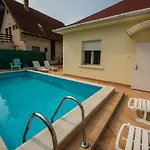 بيت للعطل Privathaus Mit Pool Und Garten In By Interhome شيوفوك