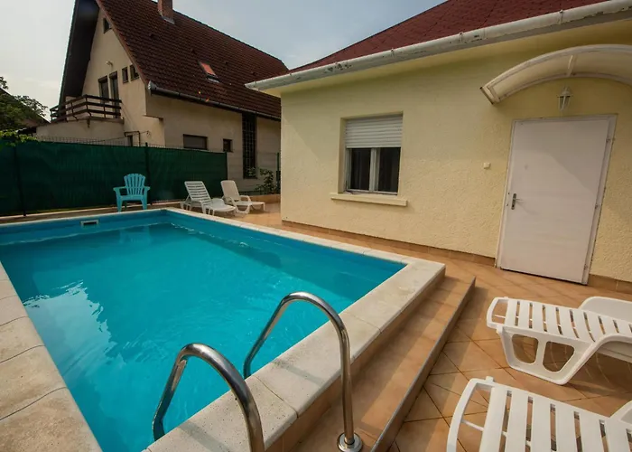 בית נופש Privathaus Mit Pool Und Garten In By Interhome שיופוק